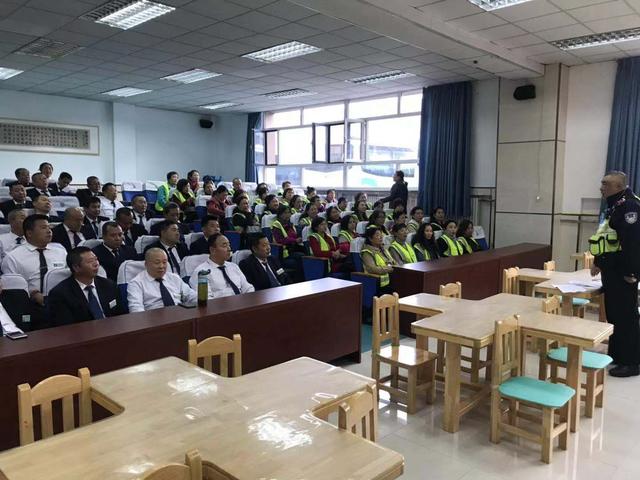 【冬季校車安全牽掛人心，朝陽交警上門宣傳得民心】