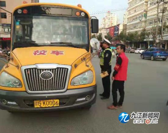 德安交警多舉措加強(qiáng)校車安全管理/ 德安交警多舉措加強(qiáng)校車安全管理