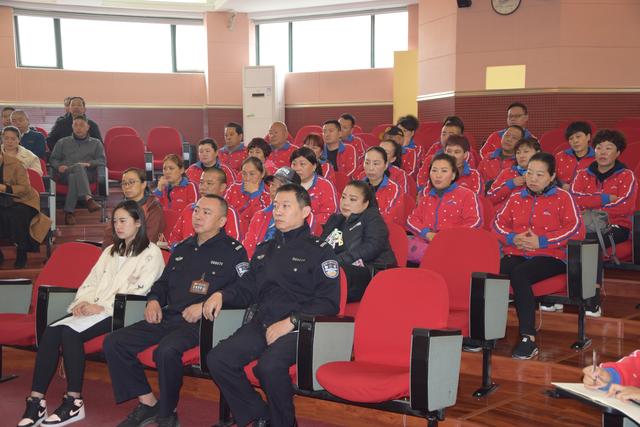 增強交通意識 筑牢學(xué)校安全防線 增強交通意識 筑牢學(xué)校安全防線