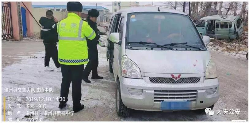 危險(xiǎn)！“黑校車”里塞滿小寶寶