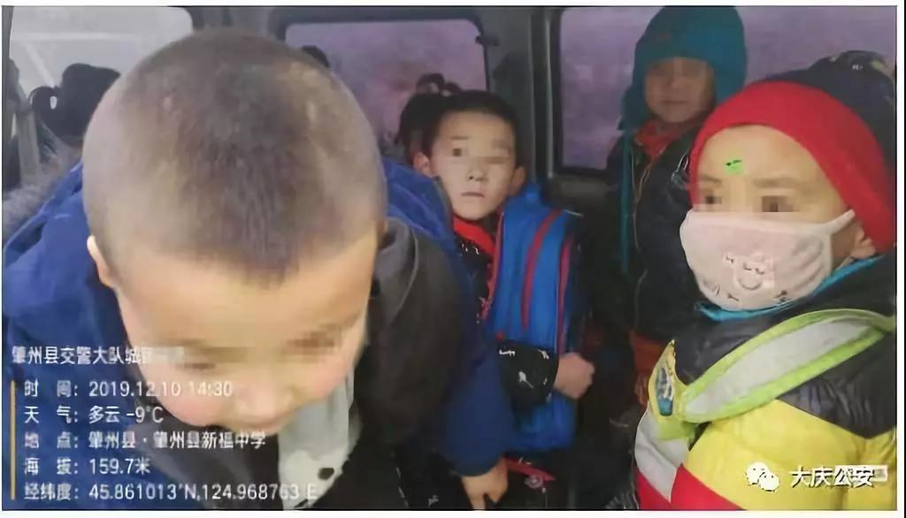 危險(xiǎn)！“黑校車”里塞滿小寶寶