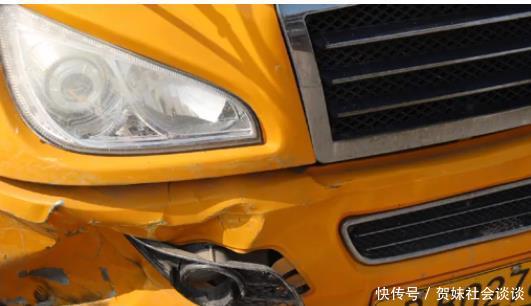 山東:黑校車偶遇檢查竟不顧車上孩子安全沖撞警車逃逸 山東:黑校車偶遇檢查竟不顧車上孩子安全沖撞警車逃逸