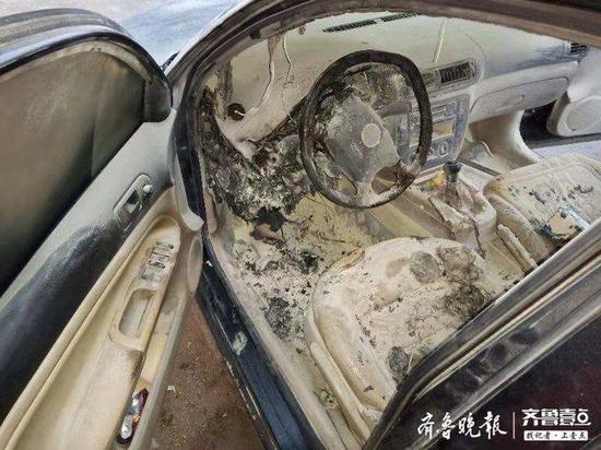 校車司機(jī)救火不留名 車主歷時(shí)一年尋恩人 校車司機(jī)救火不留名 車主歷時(shí)一年尋恩人