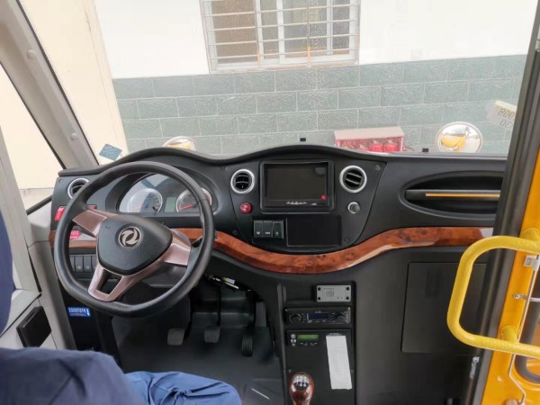 東風(fēng)19座幼兒園 司機(jī)操作臺