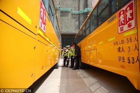 江蘇連云港:校車體檢待開學(xué) 江蘇連云港:校車體檢待開學(xué)