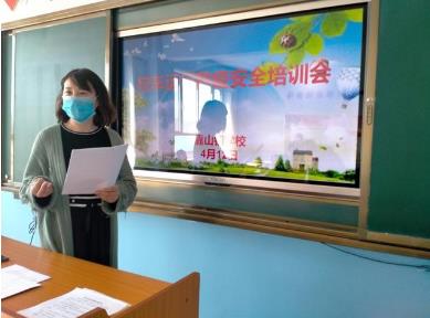 遼寧省開原市靠山鎮(zhèn)學(xué)校打好校車安全“防疫針”