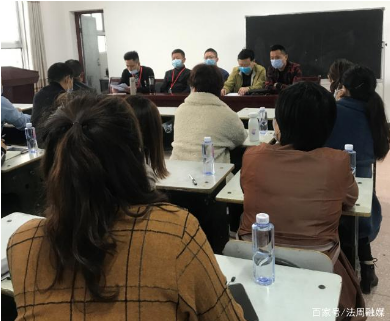 桃源楓樹鄉(xiāng)中心小學(xué)：召開春季校車安全會議