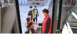 安徽天長各地陸續(xù)開學(xué)復(fù)課 98輛校車把好小學(xué)復(fù)課安全第一關(guān)