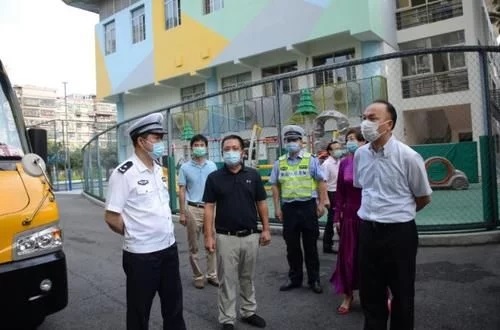 深圳市教育局聯(lián)合多個(gè)部門(mén)開(kāi)展校車(chē)安全隱患排查整治工作/ 深圳市教育局聯(lián)合多個(gè)部門(mén)開(kāi)展校車(chē)安全隱患排查整治工作