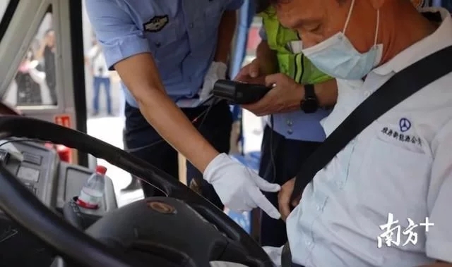 揭陽交警對校長及校車駕駛員開展集中培訓/ 揭陽交警對校長及校車駕駛員開展集中培訓