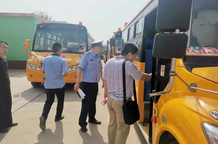 濟(jì)南護(hù)航開學(xué)| 關(guān)注校車安全 護(hù)航復(fù)學(xué)開園 濟(jì)南護(hù)航開學(xué)| 關(guān)注校車安全 護(hù)航復(fù)學(xué)開園