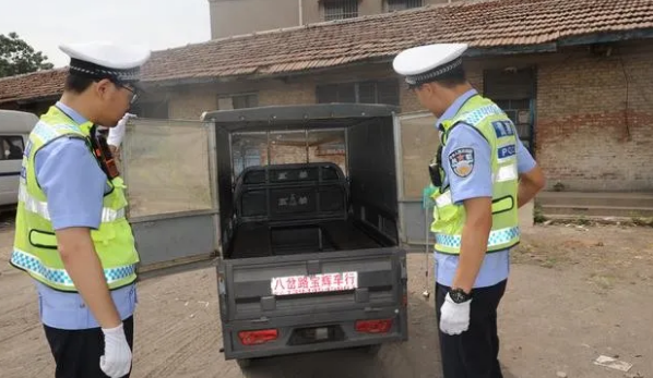 曝光！小小“黑校車”硬塞7人，孩子的生命安全如何保證？