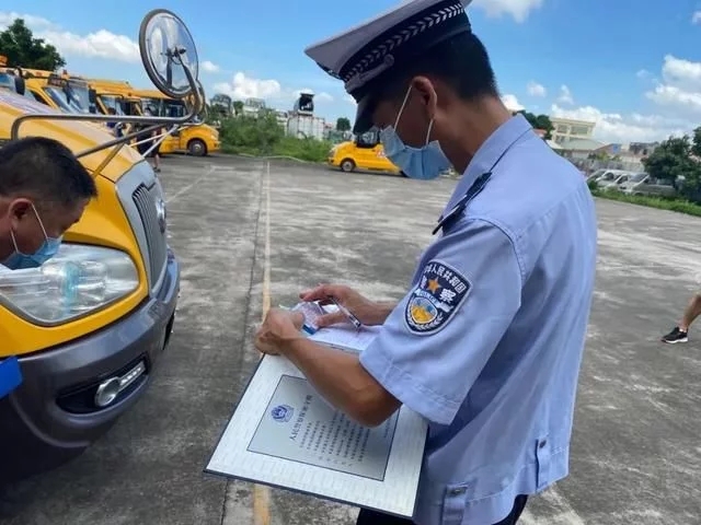 筑牢安全防線，民眾鎮(zhèn)開展幼兒園校車安全大檢查