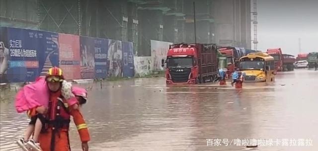 雨天校車更需要注意安全！