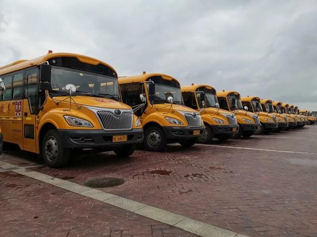 校車變身“中考加油站”