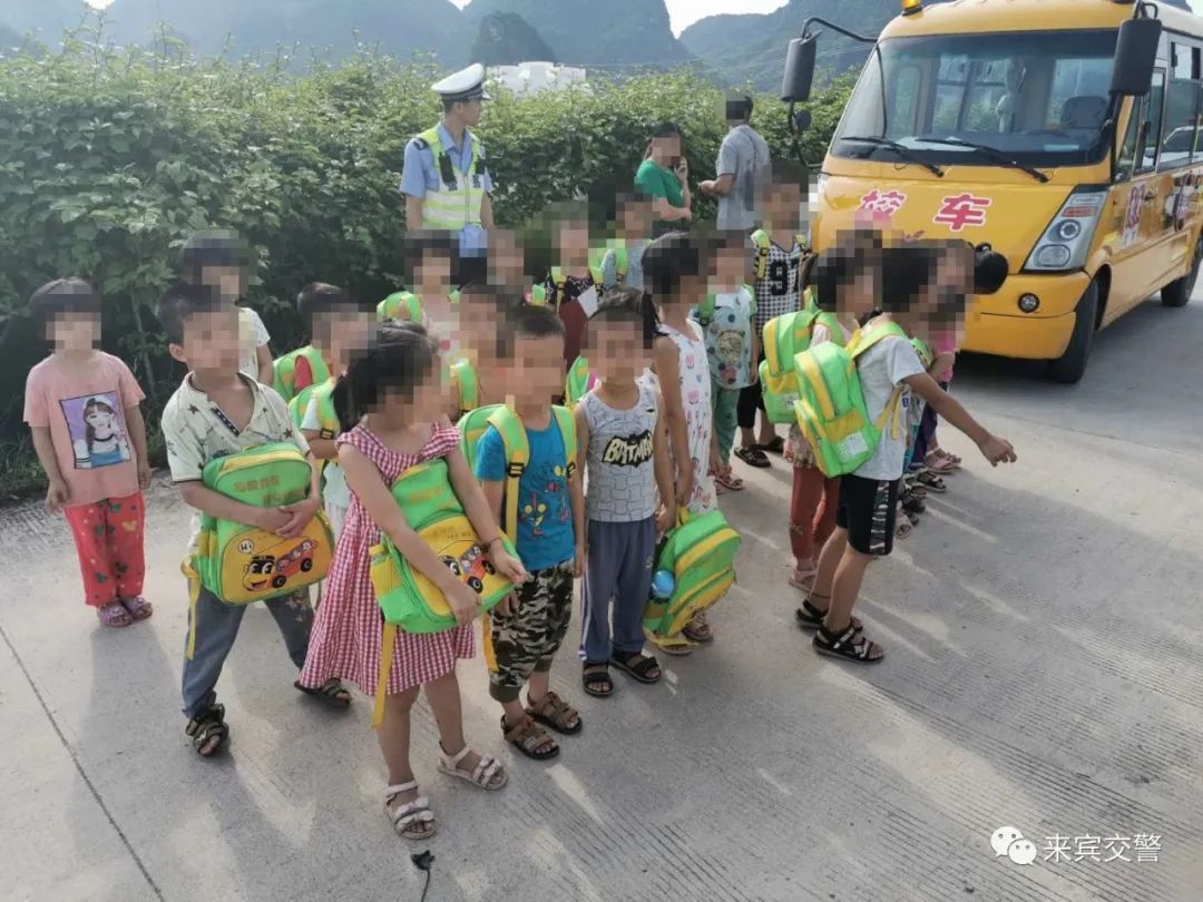 “校車”超員，交警開出萬元罰單！