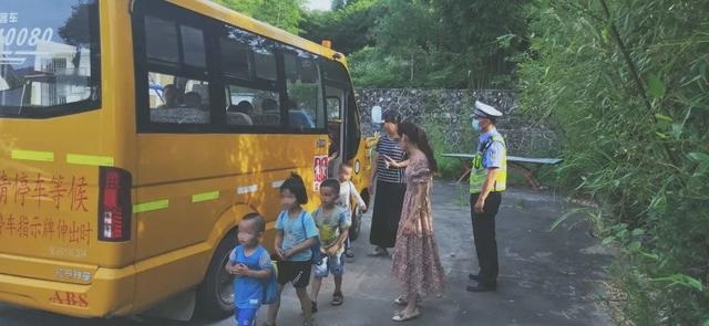 無資質(zhì)也敢開校車？！鉛廠校車司機(jī)遭重罰