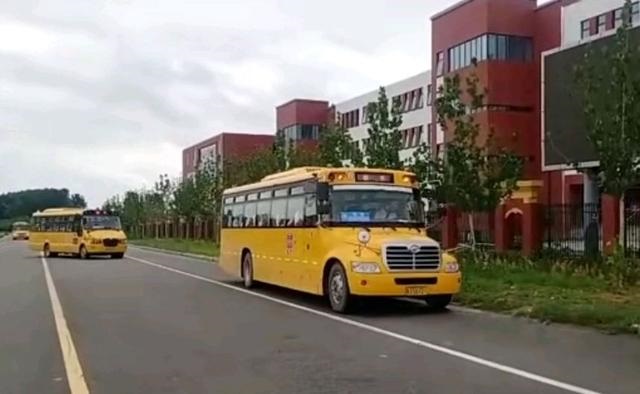 莆田一幼兒被悶校車7小時(shí)窒息，幼兒園賠了91萬后，這事還沒完……