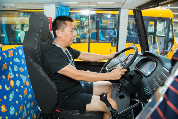 校車安全咋保障？看看咱“河南造”的最新技能！