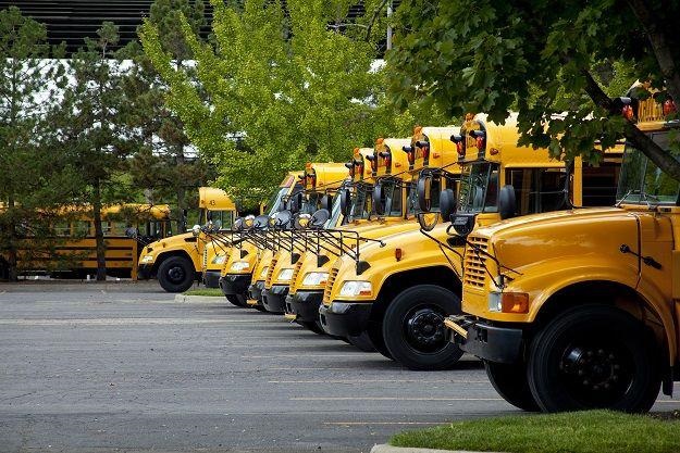 究竟誰“救了”校車司機？