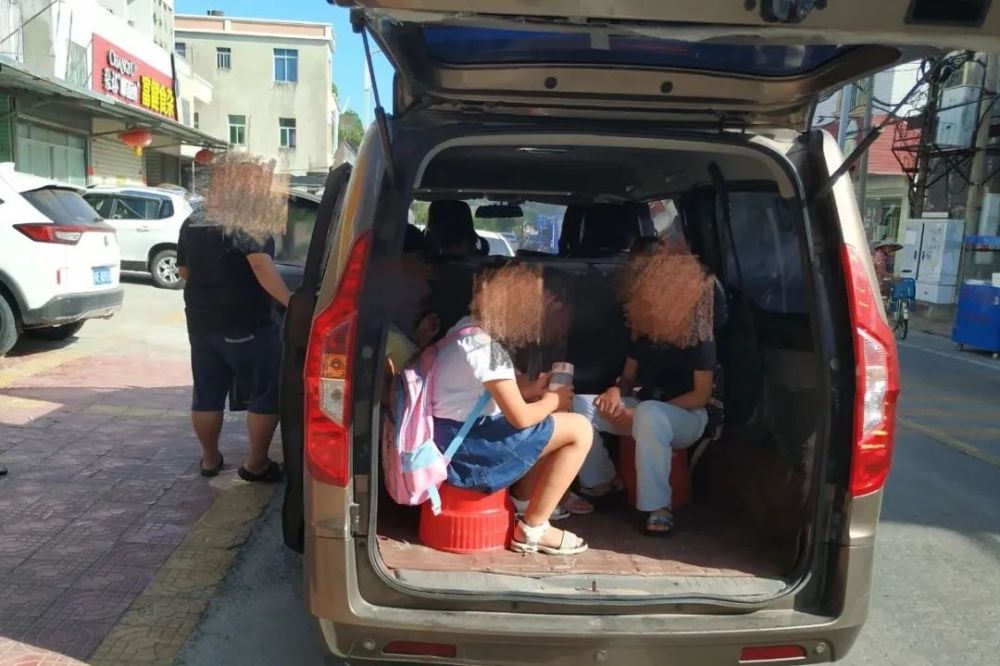 福建漳州交警開(kāi)出“萬(wàn)元”罰單！“黑校車(chē)”