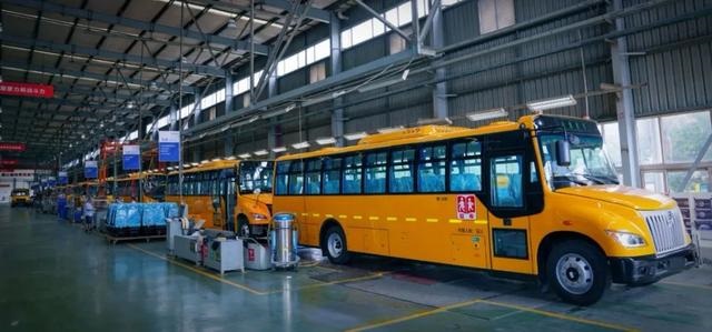 百輛金旅國六校車交付廣東東莞 為莘莘學(xué)童保駕護(hù)航 百輛金旅國六校車交付廣東東莞 為莘莘學(xué)童保駕護(hù)航