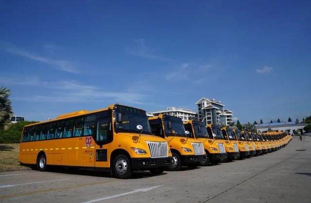 百輛金旅國六校車交付廣東東莞 為莘莘學(xué)童保駕護(hù)航 百輛金旅國六校車交付廣東東莞 為莘莘學(xué)童保駕護(hù)航