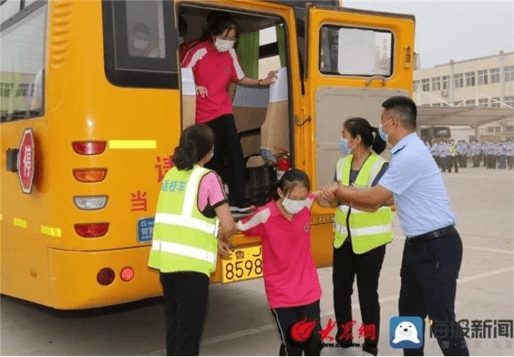 新泰市開(kāi)展校車(chē)交通事故處置救援演練活動(dòng)/ 新泰市開(kāi)展校車(chē)交通事故處置救援演練活動(dòng)