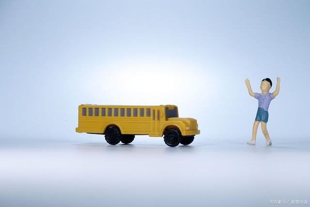 廣東湛江：男童被鎖校車內(nèi)9小時后身亡、欲蓋彌彰則嚴(yán)懲不貸！