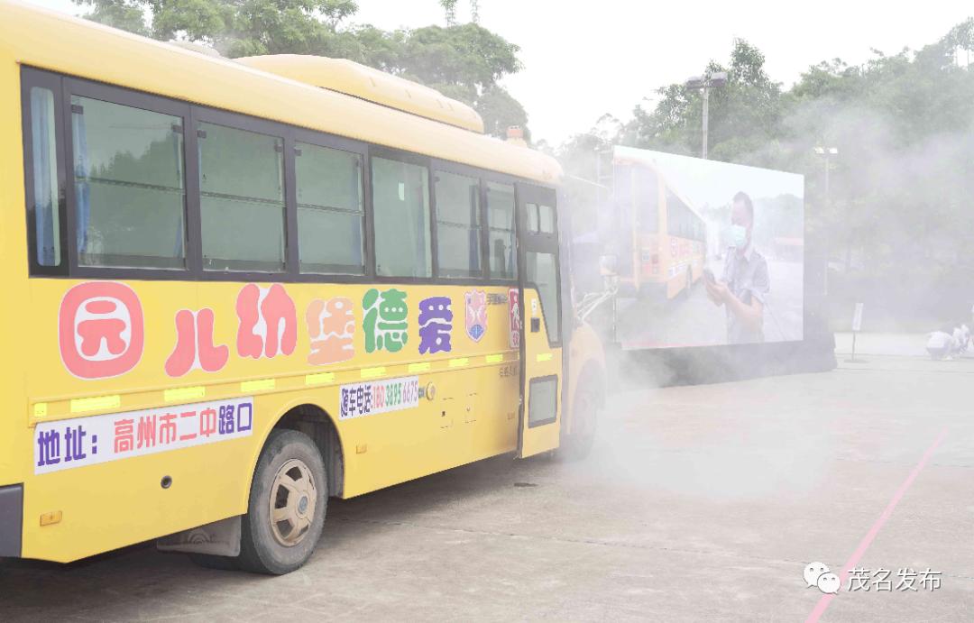 校車著火了？原來是高州舉辦校車突發(fā)事故應急演練！