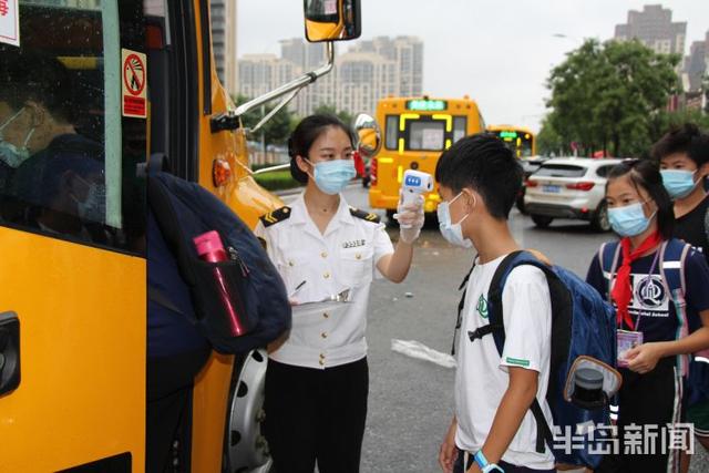 新增46條線路！開(kāi)學(xué)首日，青島15萬(wàn)學(xué)生乘坐“大鼻子”校車！