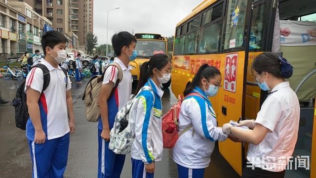 新增46條線路！開(kāi)學(xué)首日，青島15萬(wàn)學(xué)生乘坐“大鼻子”校車！