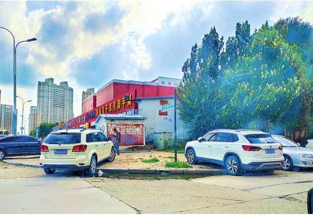 停車亂疾，致校車被堵耽誤孩子上學(xué)