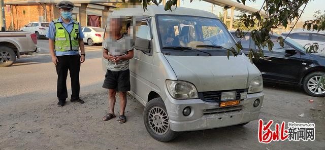 河北邯鄲市交巡警支隊(duì)查獲兩起“黑校車”