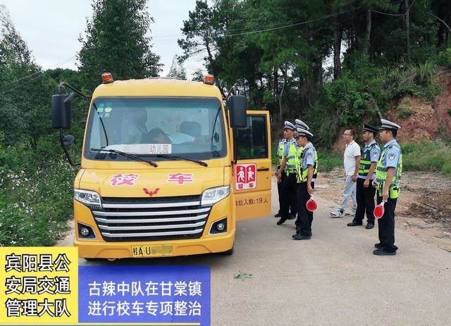 未取得校車標牌接送學生，某幼兒園被警方開出萬元罰單