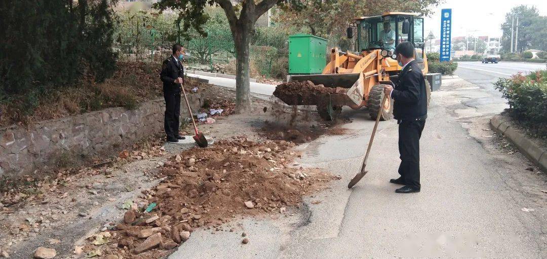 最美校車人 | 交運(yùn)溫馨校車駕駛員齊心協(xié)力填平校園路