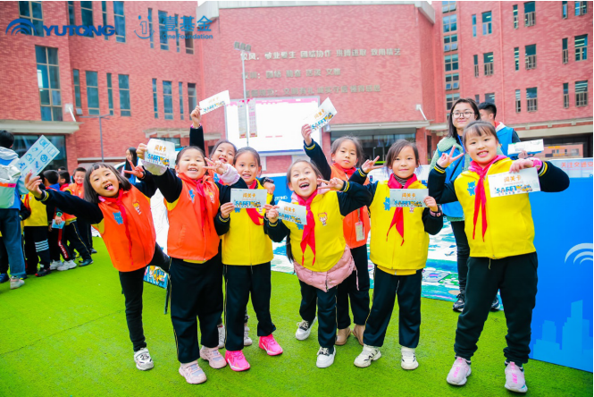 織牢安全保護(hù)網(wǎng)！宇通攜手壹基金傾情兒童交通安全教育