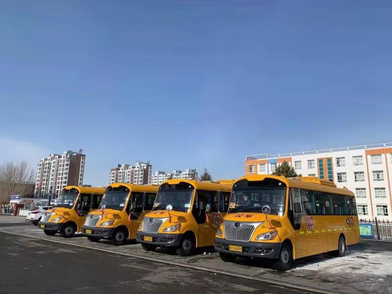 內(nèi)蒙古錫林浩特：12條定制專線開通，這些小學(xué)、幼兒園校車“上崗”了