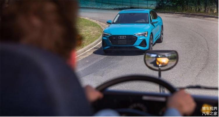 校車伸出停車臂，保證孩子安全，奧迪與高通合作V2X技術