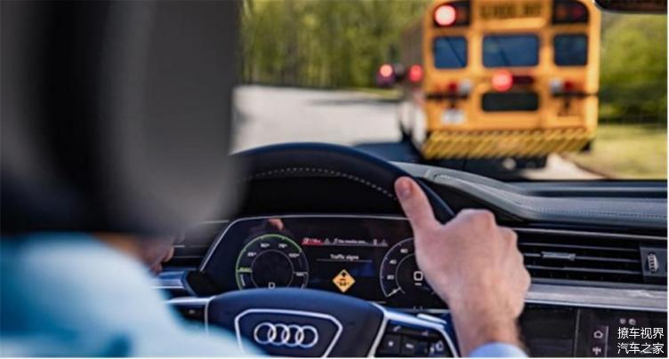 校車伸出停車臂，保證孩子安全，奧迪與高通合作V2X技術