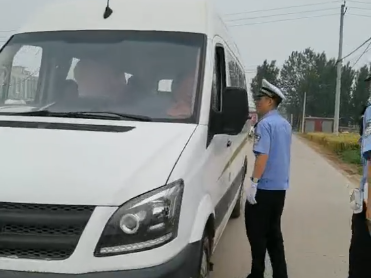 報廢“黑校車”嚴重超員接送幼兒 任丘一幼兒園負責(zé)人和駕駛?cè)穗p雙入刑！