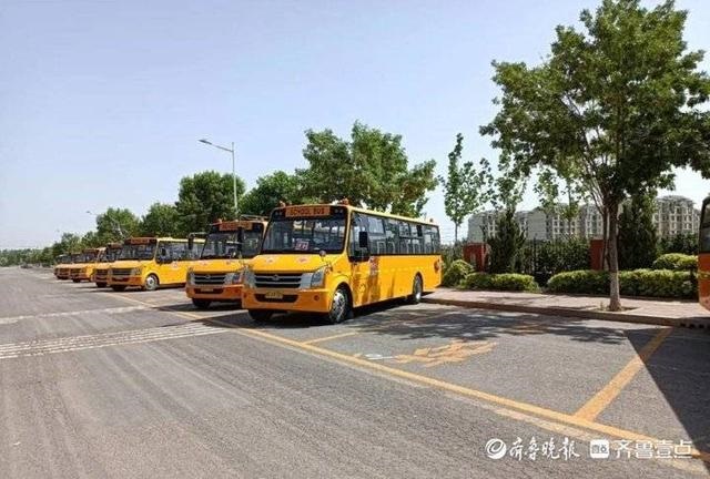 花官鎮(zhèn):校車有了“專用”停車位 花官鎮(zhèn):校車有了“專用”停車位