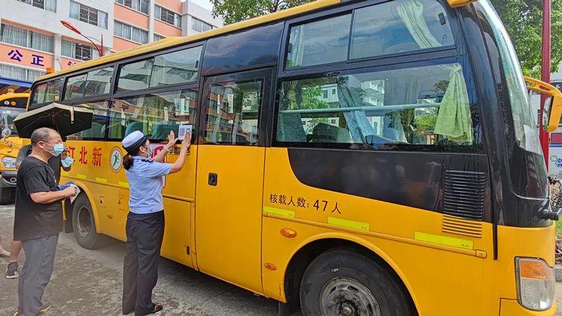 “一車一碼”來了！清遠1297輛校車貼上“定制身份證”