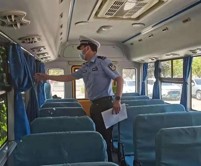 我為群眾辦實(shí)事 開(kāi)學(xué)季，宜賓屏山公安“護(hù)學(xué)崗”全面開(kāi)啟