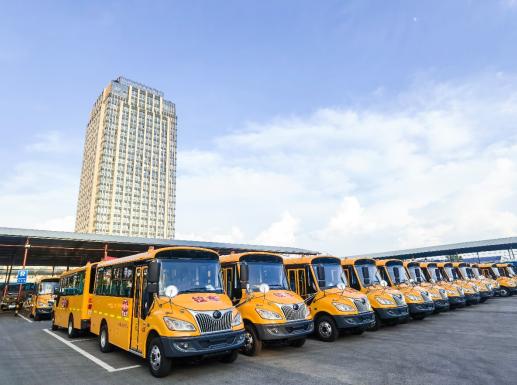 喜迎開學季，長沙岳麓區(qū)45輛新校車上崗