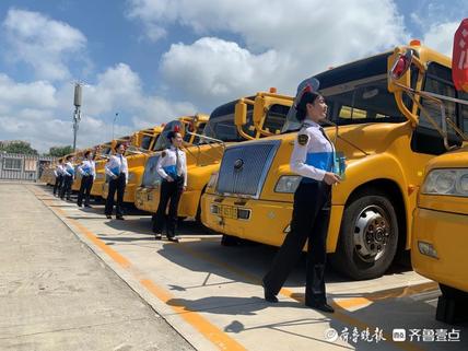 每天送15萬學子上下學，溫馨校車開通10年跑了1.6億公里