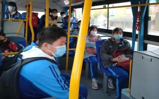 「我為群眾辦實(shí)事」阜平鎮(zhèn)：“私人訂制”校車 保安全惠民生