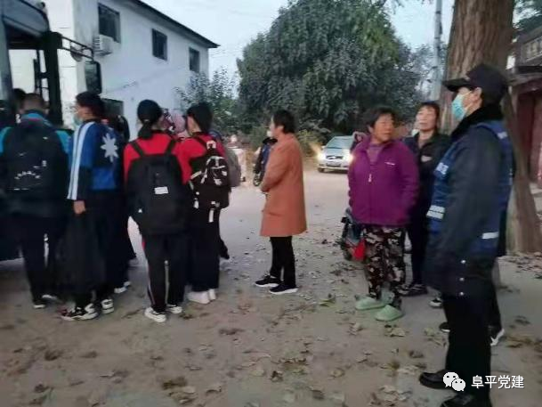 「我為群眾辦實(shí)事」阜平鎮(zhèn)：“私人訂制”校車 保安全惠民生