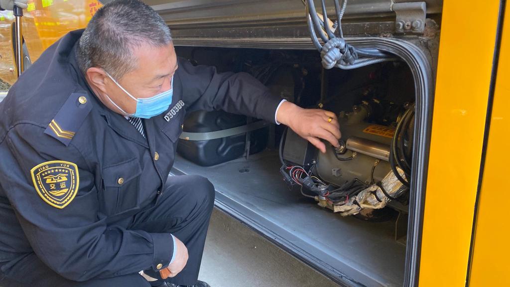 讓孩子們溫暖乘車！青島2000余輛溫馨校車全面開暖風