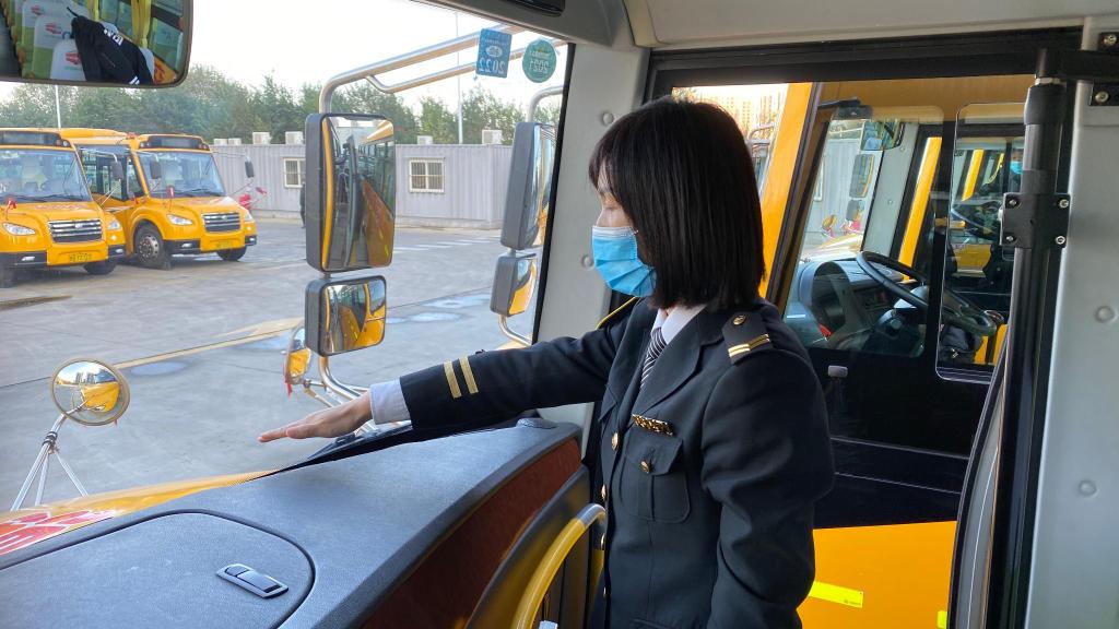 讓孩子們溫暖乘車！青島2000余輛溫馨校車全面開暖風